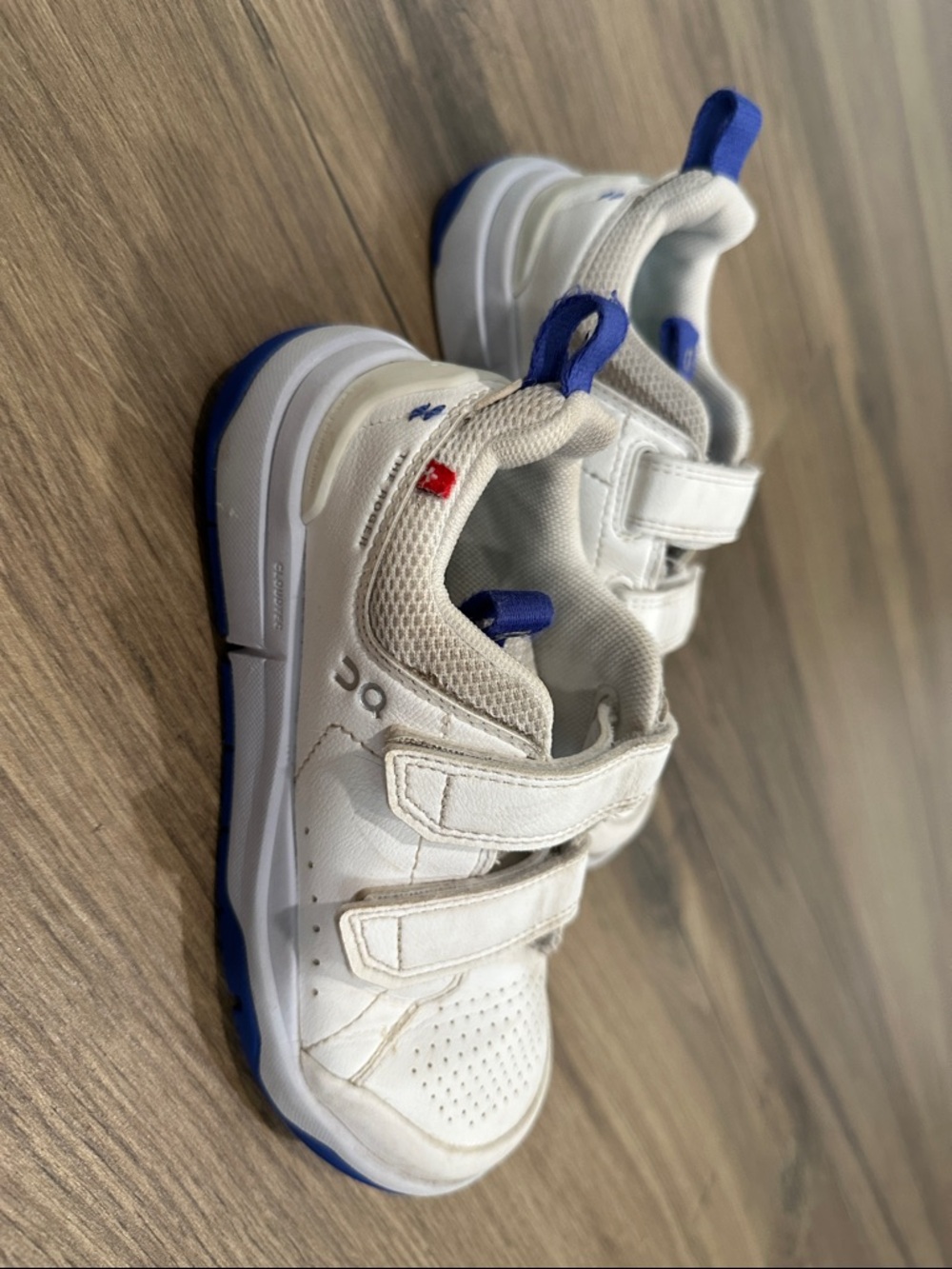 On Running Roger Kids White and Blue Hook-and-Loop Sneakers